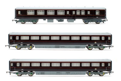 SPUR ''OO'' VON HORNBY R4197 THE ROYAL TRAIN COACH PACK