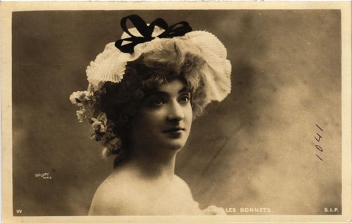 CPA Theaterstars Les Bonnets (529062)