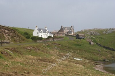 Photo 6x4 Cu00c3u00a0rnais (Carinish) Eadar Dha Fhadhail Two cottages o c2011