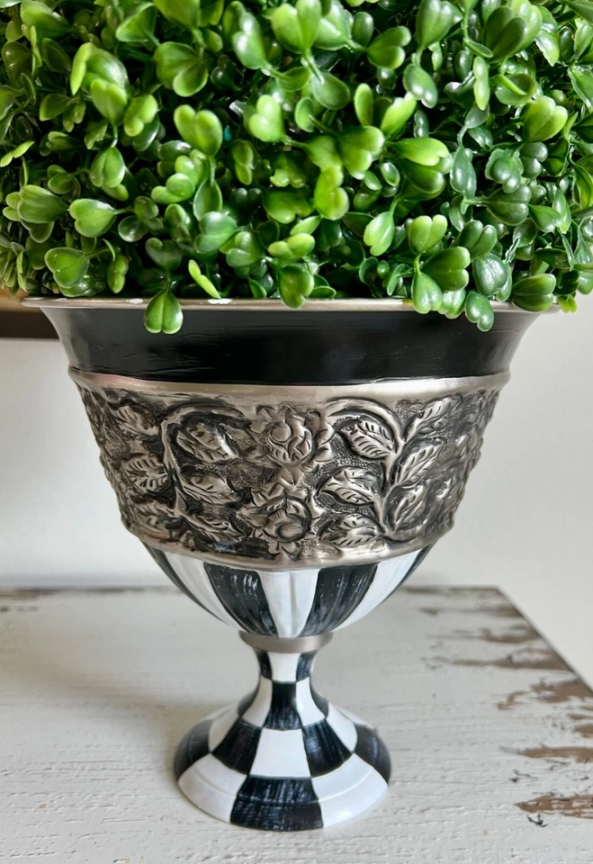 Centro de mesa topiario pintado a mano MI PROPIO con remate - cuadros blanco y negro Foto 3 de 4