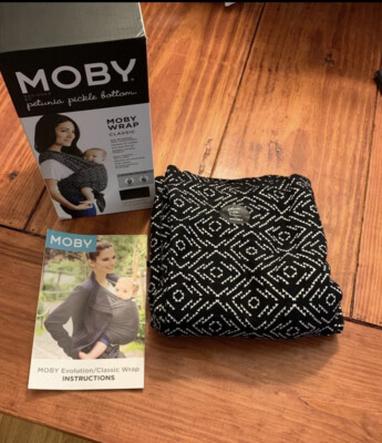 Moby Petunia Pickle Bottom Baby Wrap Carrier, Strolling in Salvador