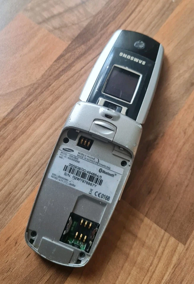 Samsung SGH Z500 Mobile Phone No Battery  - Image 3 of 4