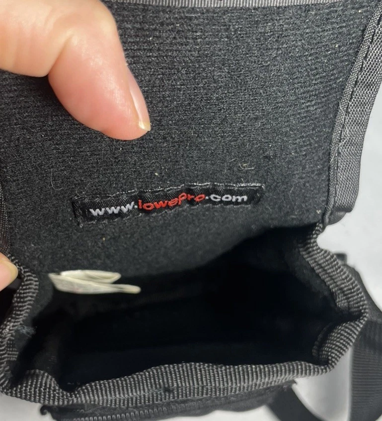 Lowepro Camera Bag Pouch Small Compact Black Adjustable Strap 4 X 7 - Image 3 of 4