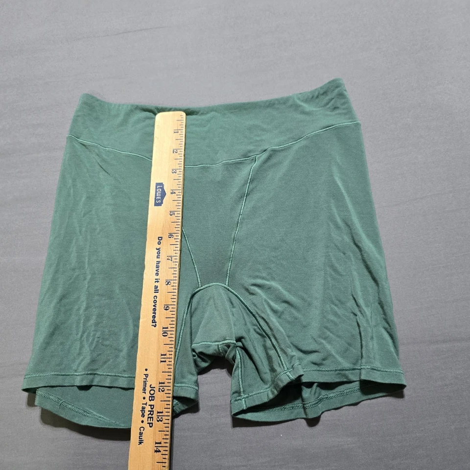 Pantalones Cortos Lululemon Para Mujer Verde Medio Atlético Motociclista Botín Foto 2 de 4