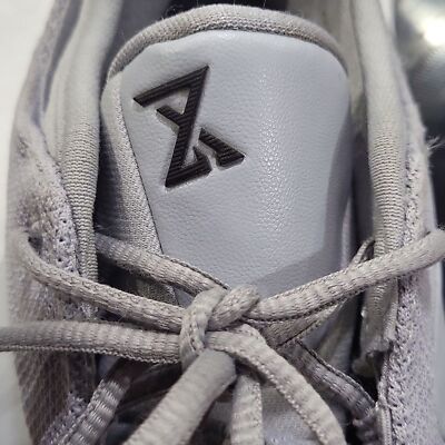 EUC Nike men display picture 2
