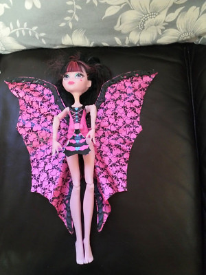 Monster High Doll Mattel 2015 Draculaura Ghul to Fledermaus Öffnungsflügel