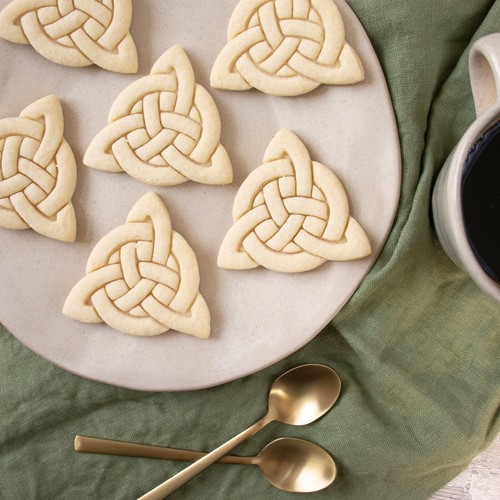 Set of 2 Celtic Knot cookie cutters: Triquetra & Heart | Celts Gaelic art knots - Picture 6 of 12