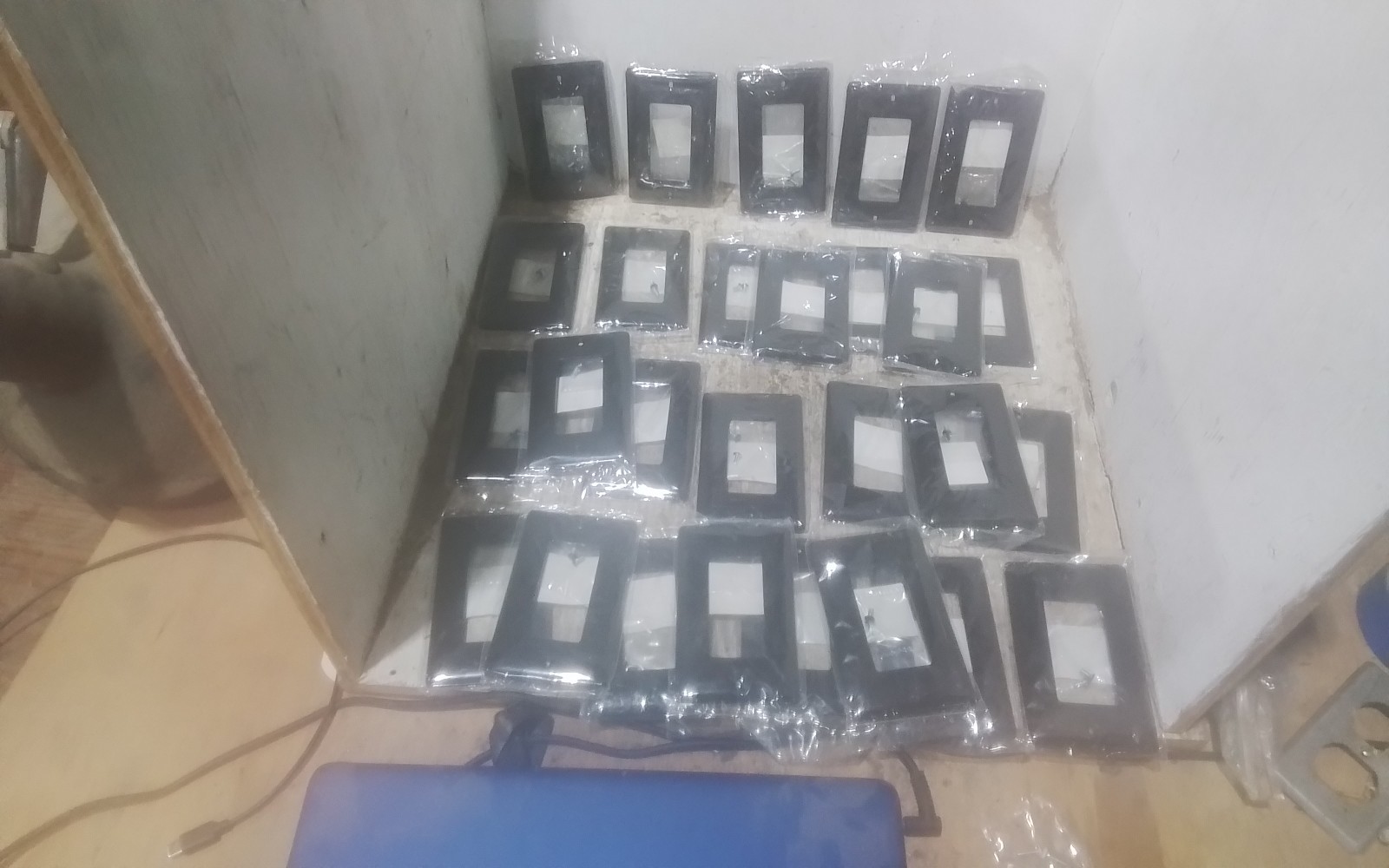 LOT OF 7 PASS&SEYMOUR TP263-W (F12D1)