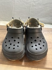 Crocs Zoccoli Foderati per Tutti i Terreni con Cinghia Regolabile sul Tacco, W10 M8