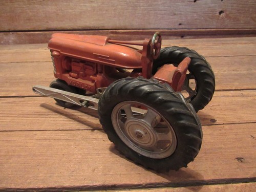 Vintage Die Cast HUBLEY Farm Tractor - PARTS! - Picture 4 of 14