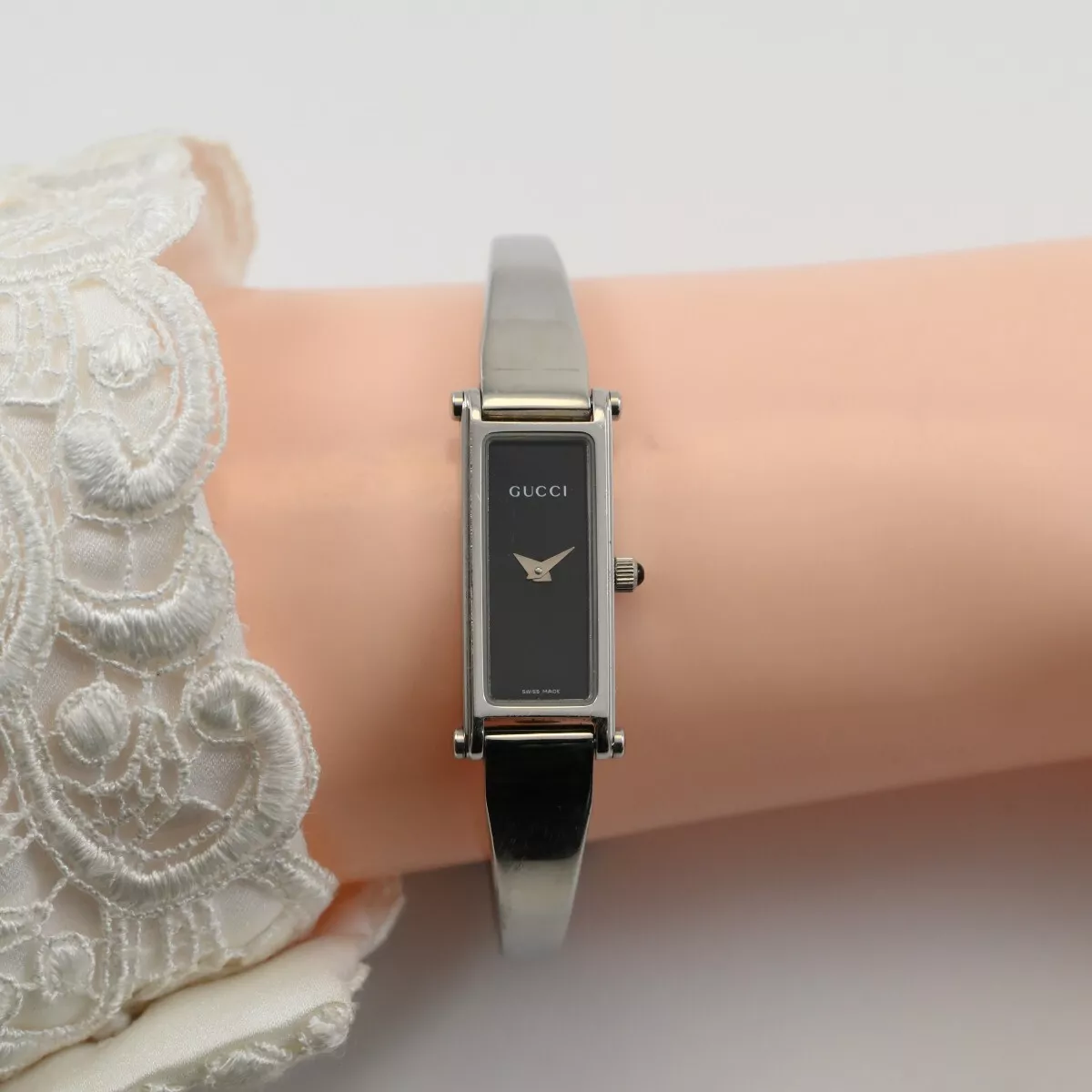 Montre femme vintage GUCCI 1500L quartz 12 mm carré noir/argent du JAPON avec boite