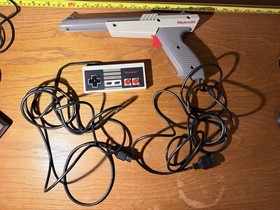 READ DESC. Nintendo NES Console Bundle: Super Mario Bros Duck Hunt Zapper Cables