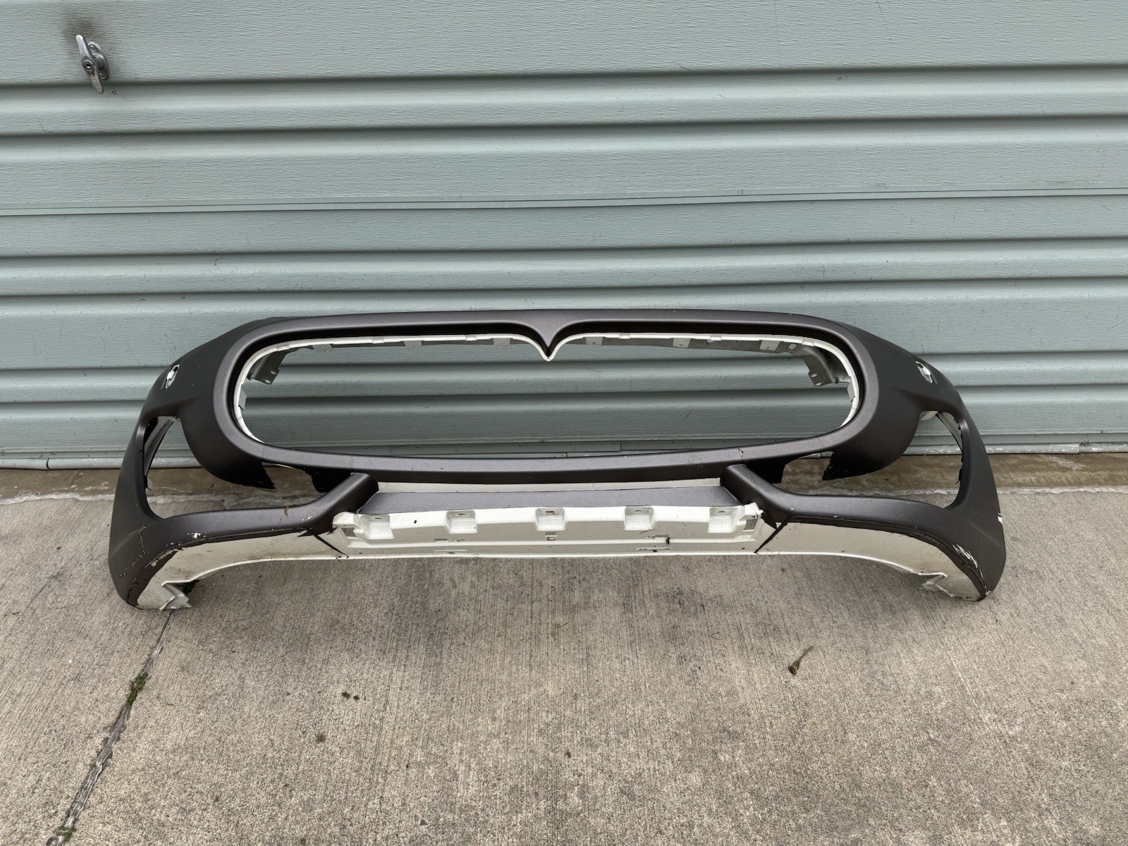 2013 2014 2015 2016 2017 Maserati Granturismo MC Front bumper cover OEM 84814300