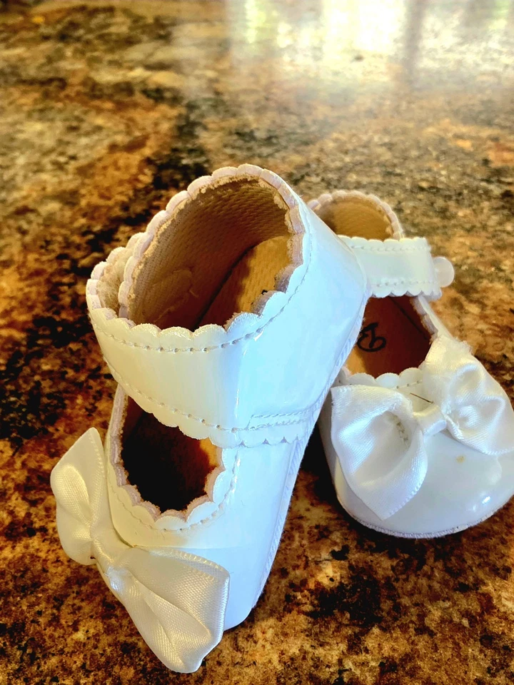 Zapatos de cuna blancos recién nacidos bebé niña. Niñas. NUEVO CON ETIQUETAS 0-6 meses Foto 2 de 4