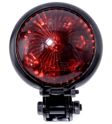 12V LED Rücklicht Bates Style Schwarz Rot für Harley Suzuki Honda Yamaha Chopper