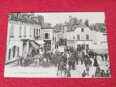 CPA . 28 Bonneval Le Marché aux Grains