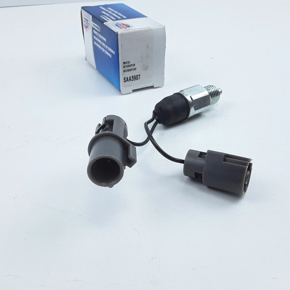 Interruptor de seguridad para camioneta Nissan Frontier D21 (1994 1995 1996 1997 1998 1999) Foto 3 de 4