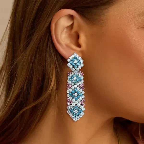 Pendiente redondo de aguamarina y zafiro rosa creado en laboratorio de 18 quilates enchapado en oro blanco de 14 KW Foto 3 de 4