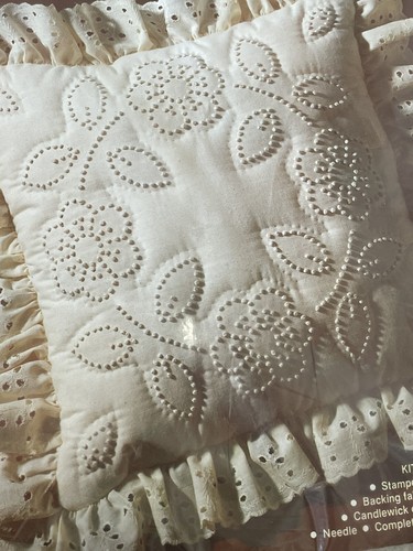 PARAGON CANDLEWICK + FLORAL WREATH PILLOW KIT PEARL JACOBS 0103 TWO NEW Sealed! - Picture 4 of 8