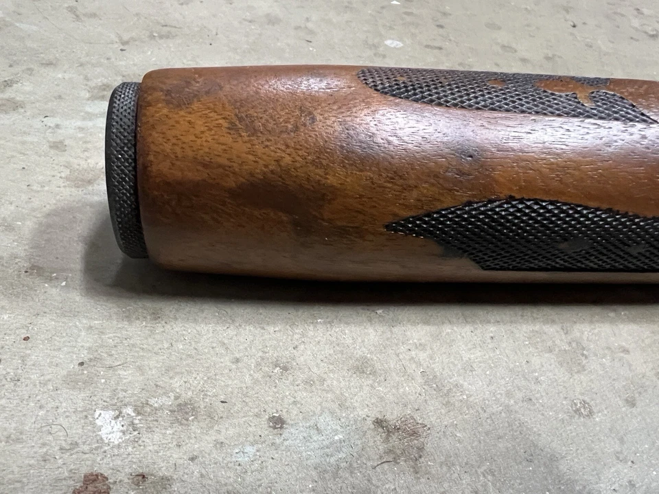 Escopetas WooD Noble mod 60 guardabarros y tubo de funcionamiento 12 Ga., cola de castor, a cuadros Foto 2 de 4