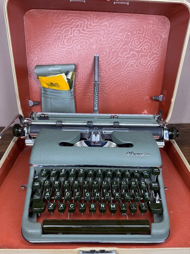 Excellent Serviced 1958 Cursive/Script #75 Olympia SM3 Wide Carriage Typewriter