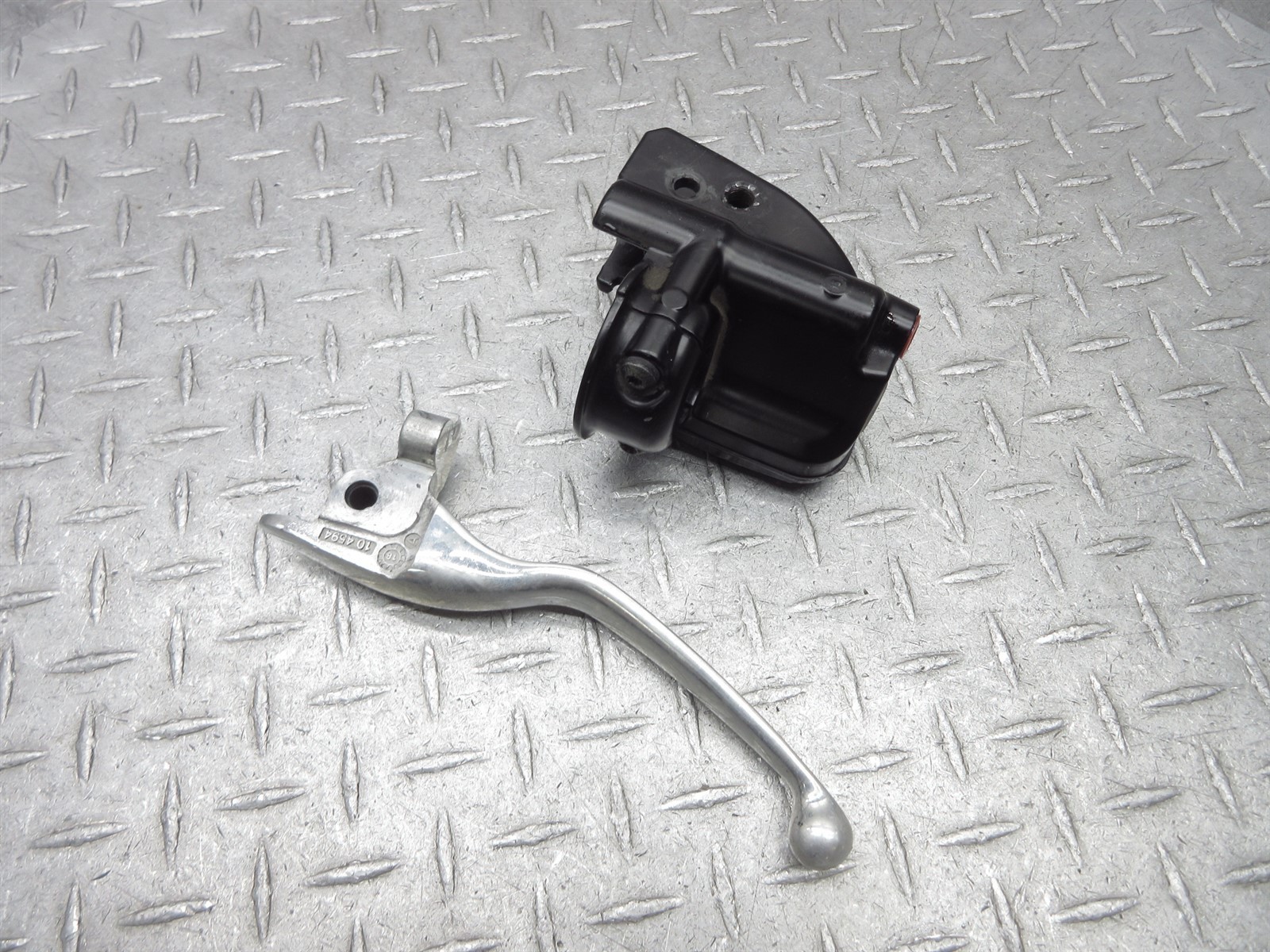 2012 Harley Road Glide FLTRU Front Brake Master Cylinder Pump Lever Control