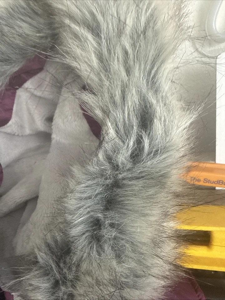 Cabelas puffy vest - Women’s Small Zipper Front With Hood - Image 3 of 4