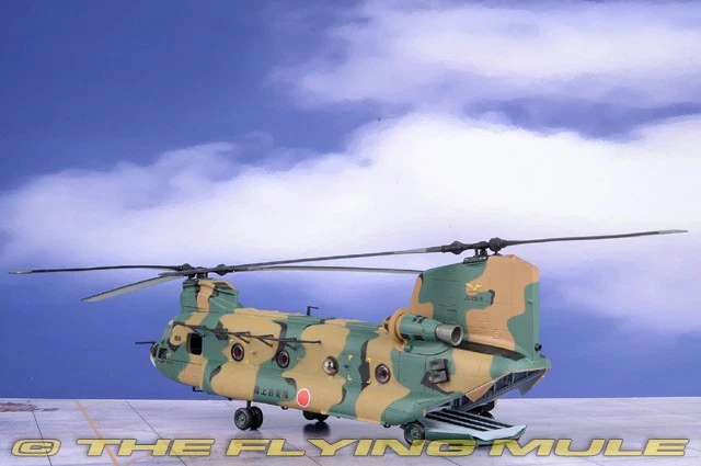 Unidad de helicóptero Forces of Valor 1:72 CH-47J Chinook JASDF 12 #JG-2918 Foto 2 de 4