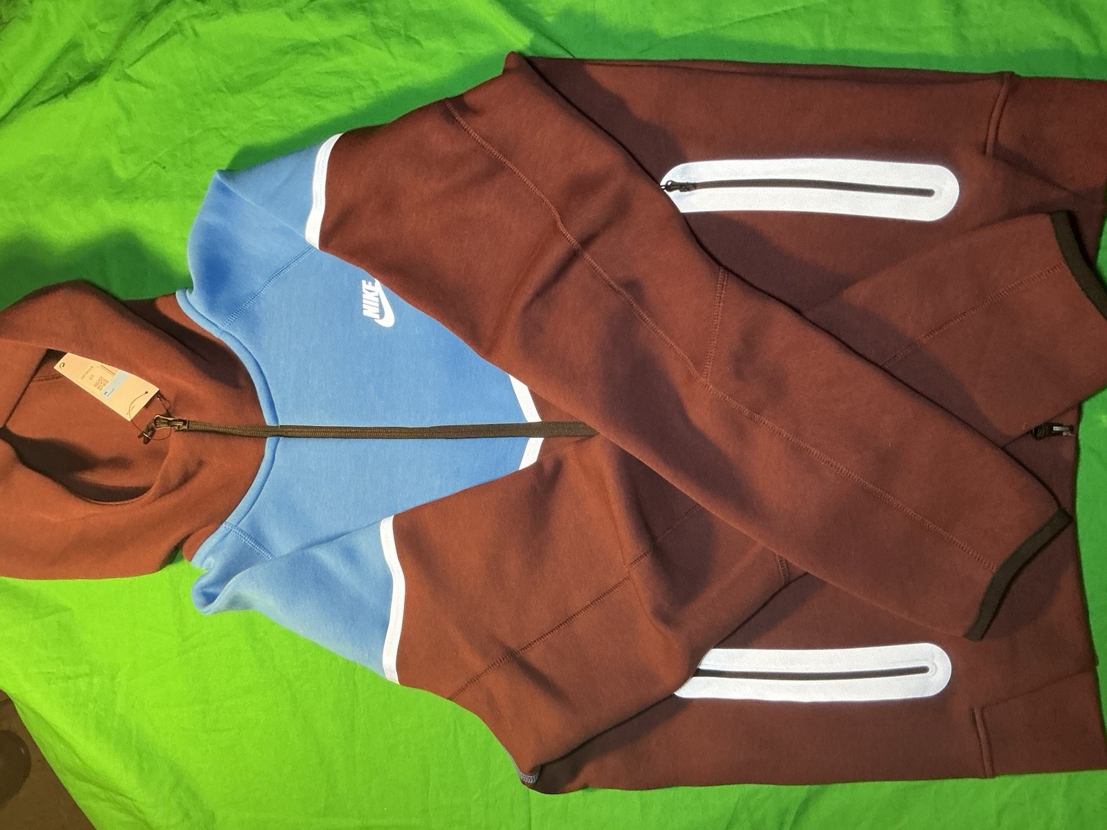 Nike Tech Fleece Windrunner Burgundy Crush Photo Blue HQ3746 652 Sz Medium