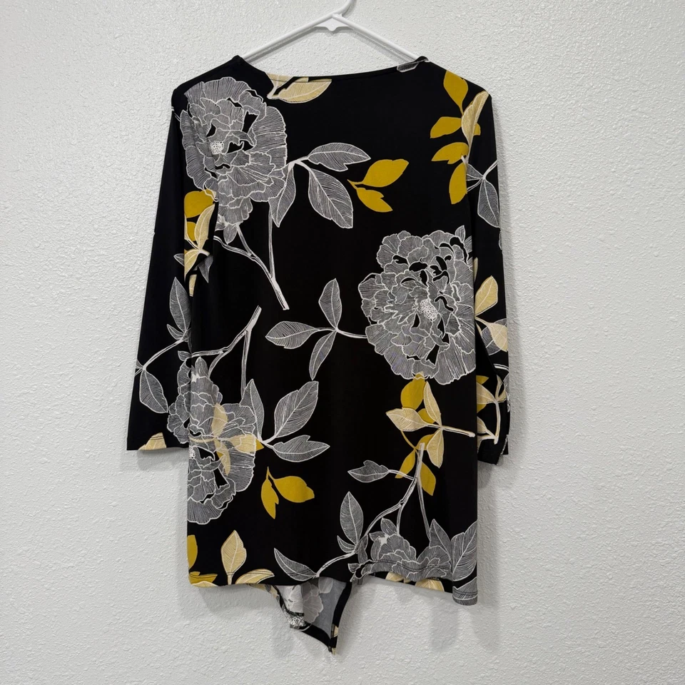 Top túnica Alfani para mujer negro estampado floral con cremallera Foto 3 de 4