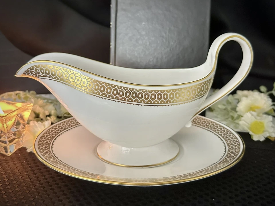 Spode’s Golden Honeycomb Gravy Bowl y debajo del plato pieza de servir Spode de colección Foto 3 de 4