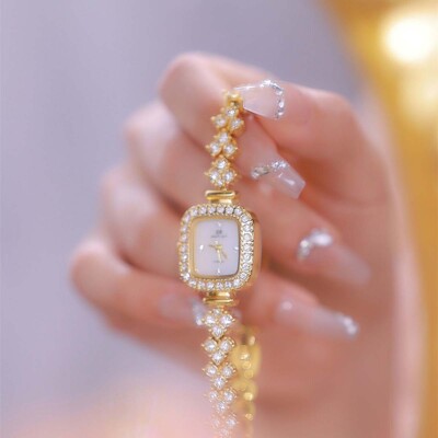 Luxury Women Watch Diamond Bracelet Band Golden Tone Stylish  display picture 2