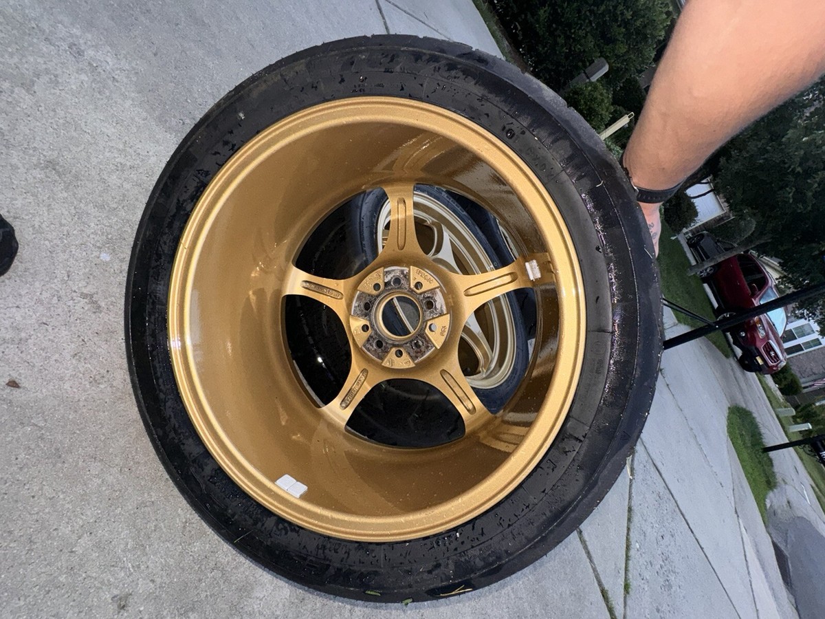 235/40/zr17 - 17' In RIMS Gold - Subaru- MINT - TIRES: Toyo