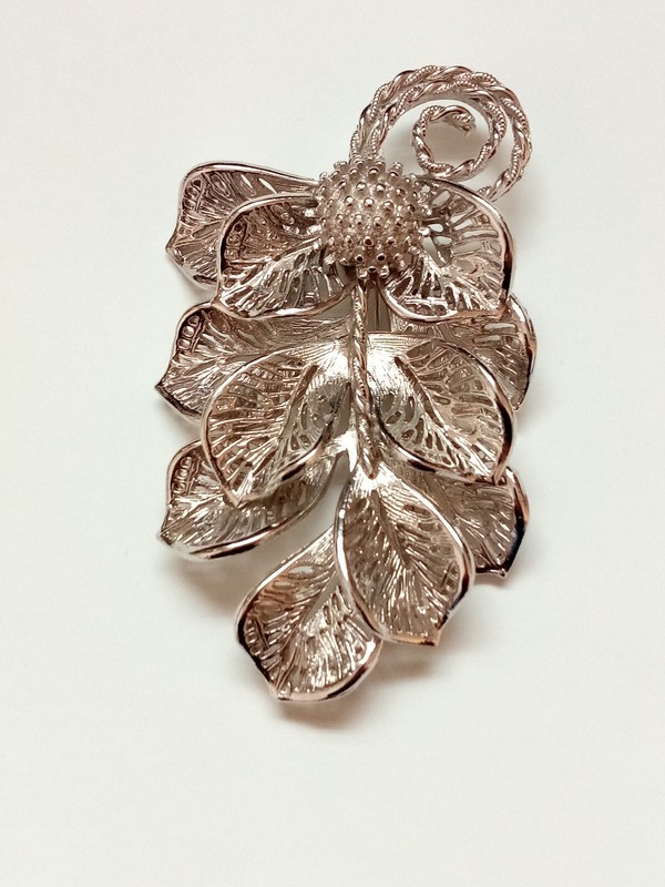 VINTAGE JUDY LEE SILVER TONE ORNATE LAYERED LARGE BROOCH, 4", SIGNED