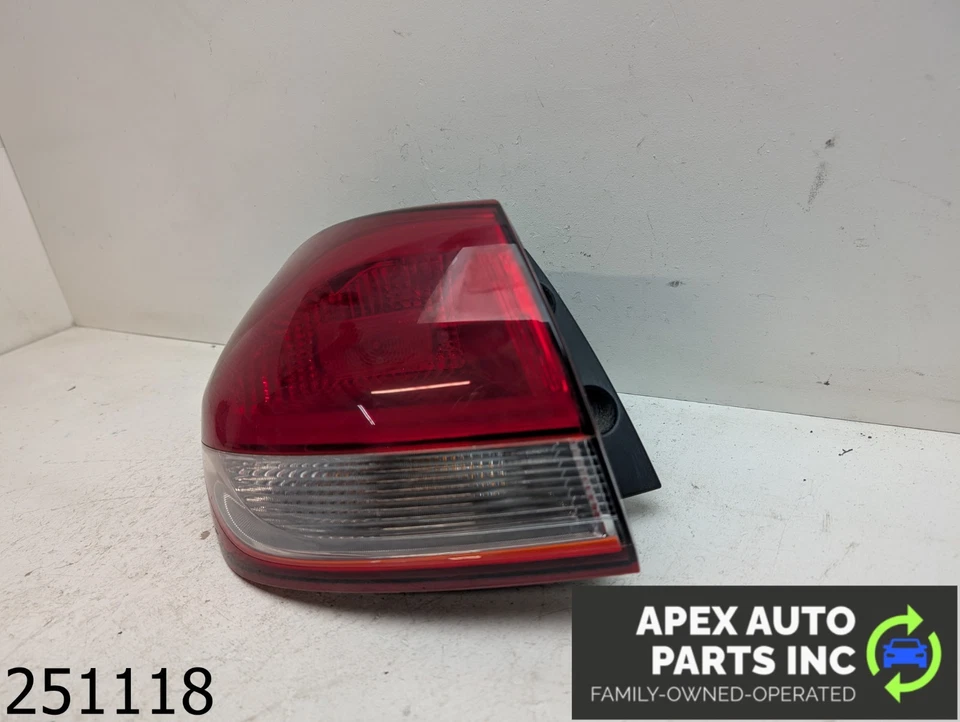 OEM 2014 Kia Forte Forte5 2.0L Hatchback Left Drivers LH side tail light - Изображение 3 из 4