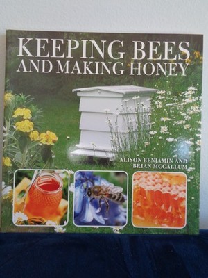 Keeping Bees And Making Honey  Alison Benjamin, paperback