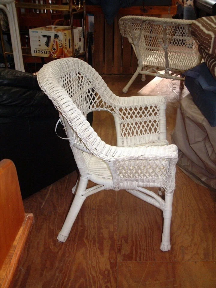 Silla vintage de vinilo de mimbre 34 X 30 X 26, BONITA Foto 4 de 4