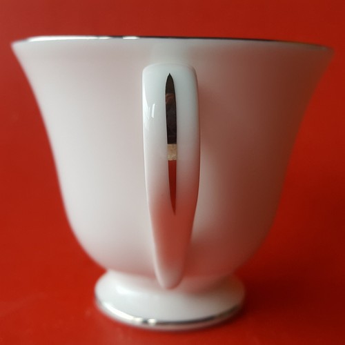 Juegos de 4 tazas y platillos con patas Victoria SIGNO PLATINO Wedgwood Bone China England - Imagen 17 de 24