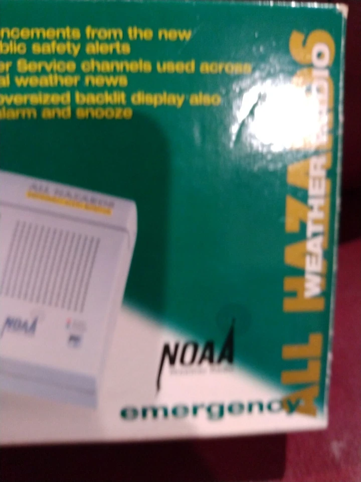 Oregon Scientific Weather Radio WR-3000 Emergency Automatic Alert System - Image 3 of 4