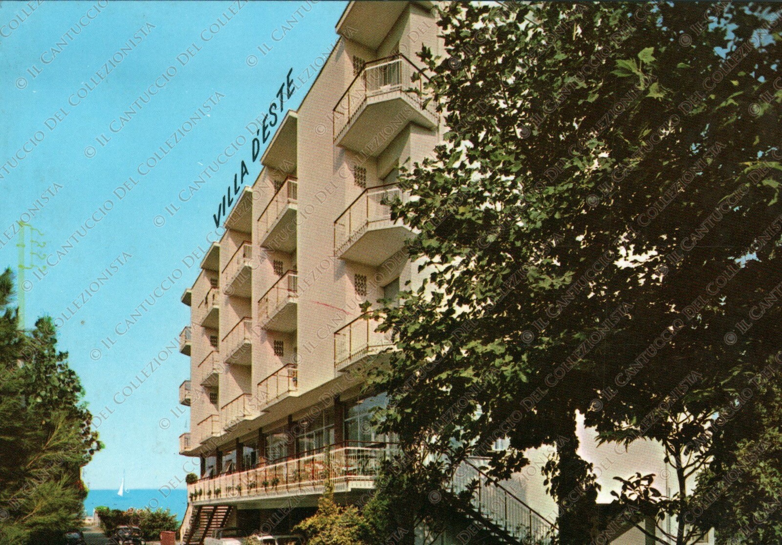 Foto 1 di 2