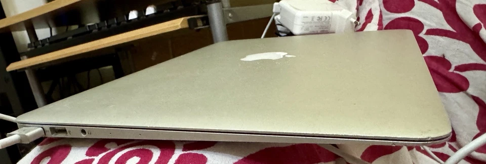 Apple MacBook Air 13" 2015 · i7 · 8GB · 256GB, foto 3 di 5