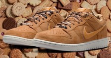 NOTA Manchester x Nike SB Dunk Low Brew & Biscuits UK12 / US13 IO9508-200 Nuovo ✅