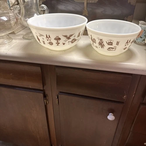 Pyrex Early American Mixing Bowl Set (2) 2.5 Qt #403 & 1.5 Pt #401 Vintage Set