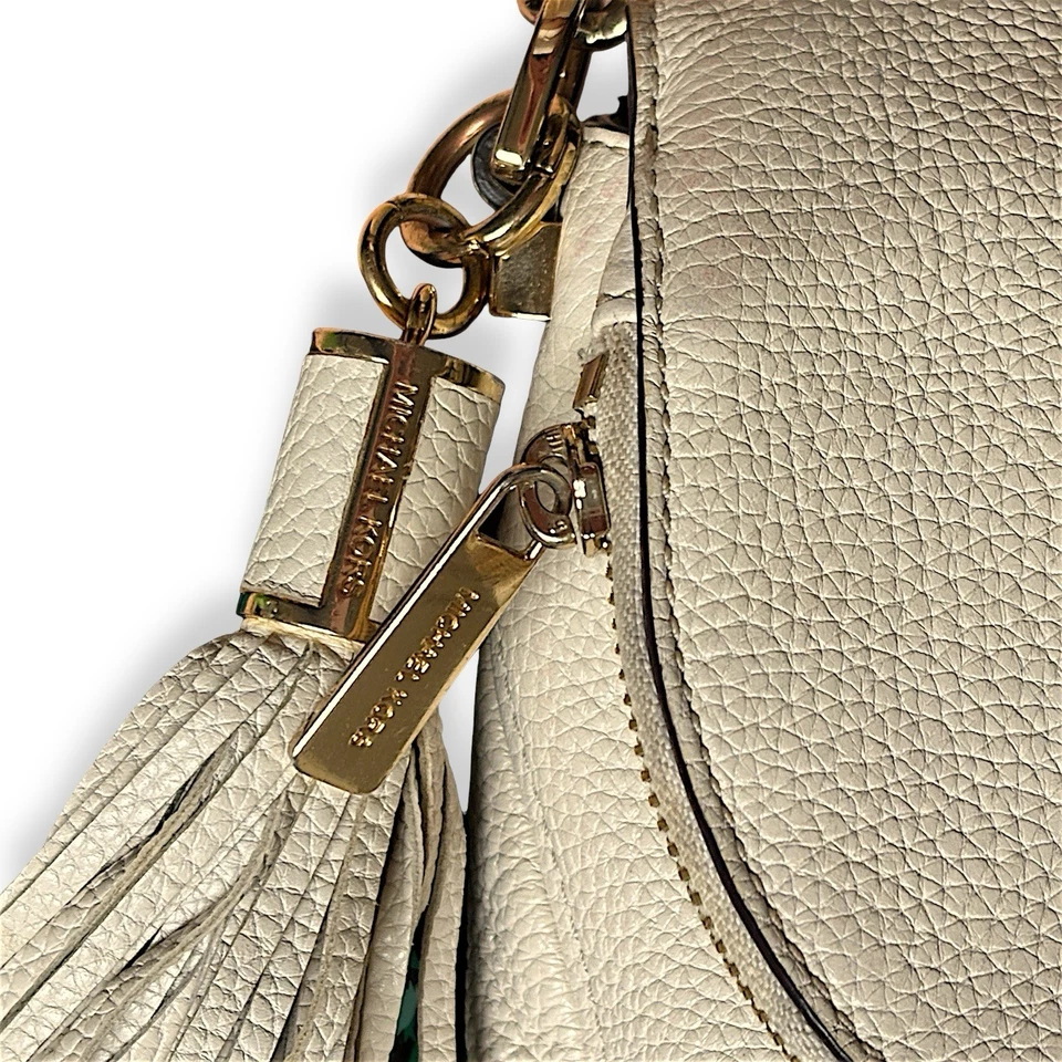 Michael Kors Bedford Tassel Pebbled Leather Flap Shoulder Bag Vanilla Gold HW - Image 4 of 4