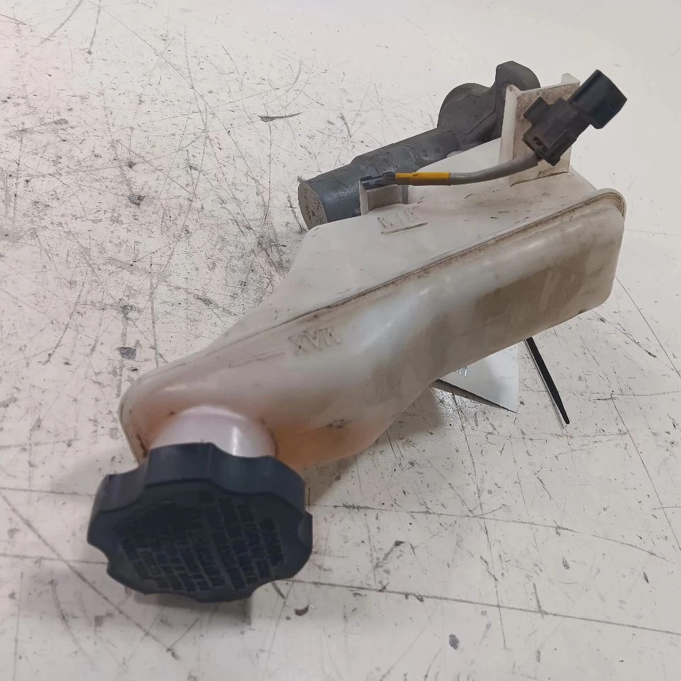 Cilindro maestro de freno 16-21 Hyundai Tucson Foto 2 de 4