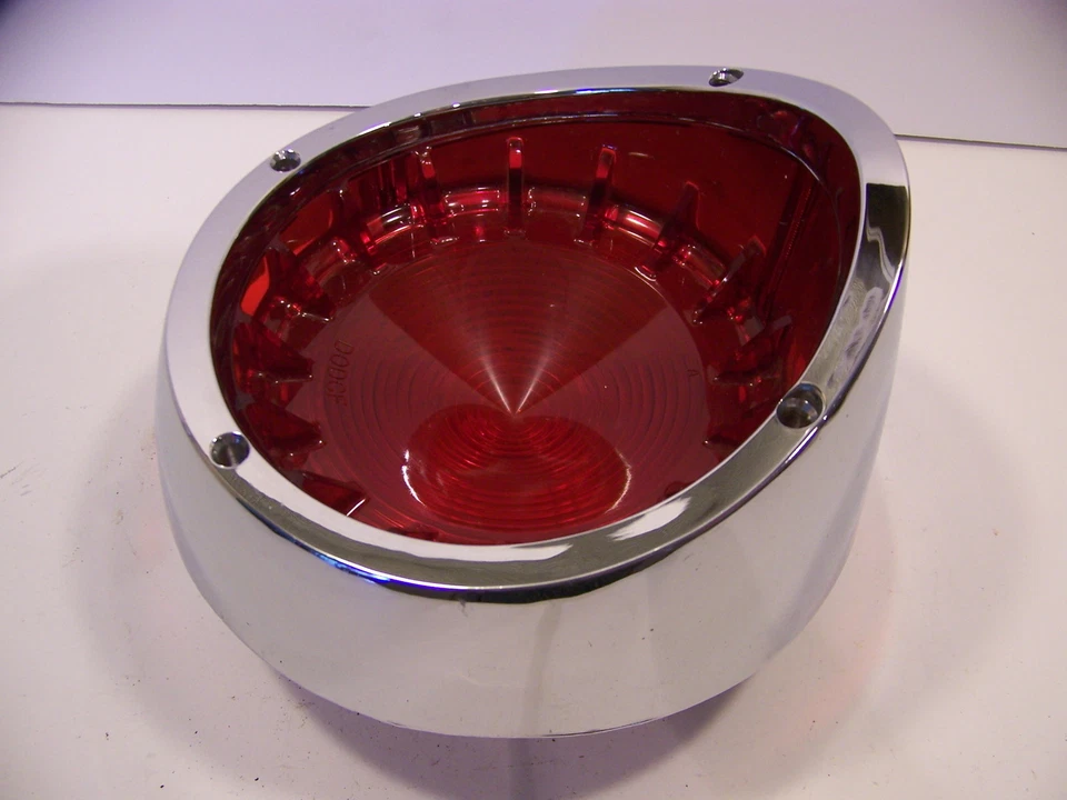 Dodge Dart Seneca Phoenix Station Wagon 1960 luz trasera lente y carcasa como nuevo Foto 4 de 4