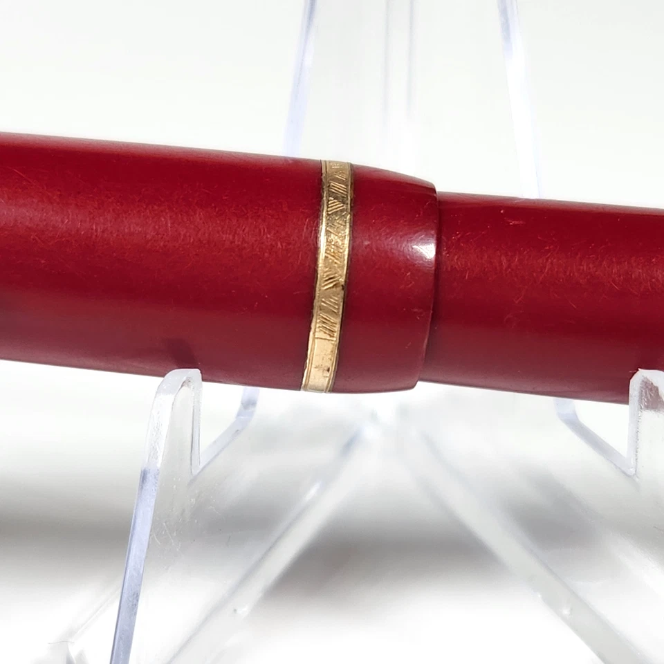 De colección 1950 PARKER DUOFOLD Junior Resina Roja Inglaterra Oro 14K Plumín Fino ¡Raro! Foto 4 de 4