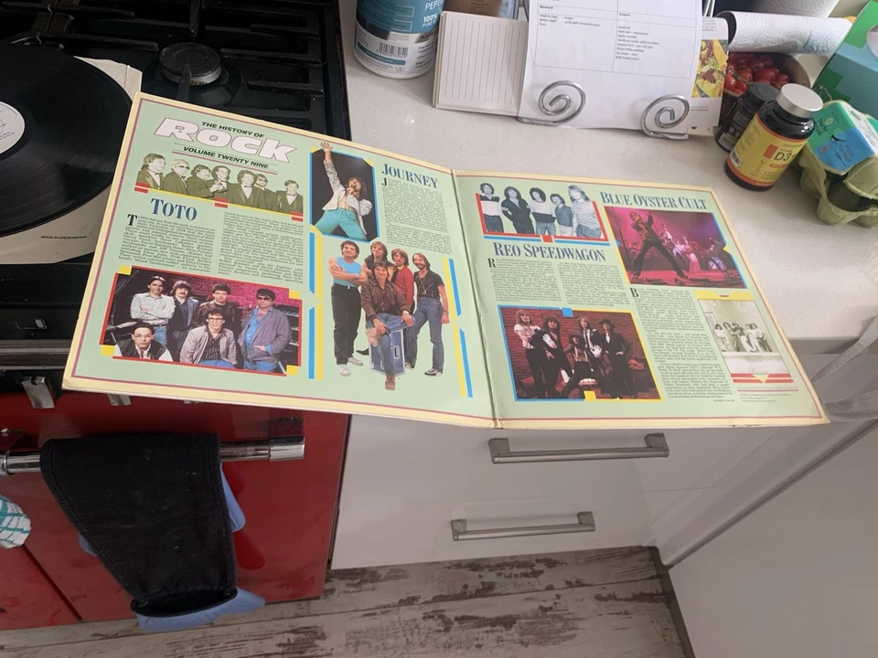 History Of Rock Vol.29 Toto,Journey,Reo, Blue Oyster 2x Vinyl LPs Plays perfect - Image 3 of 4