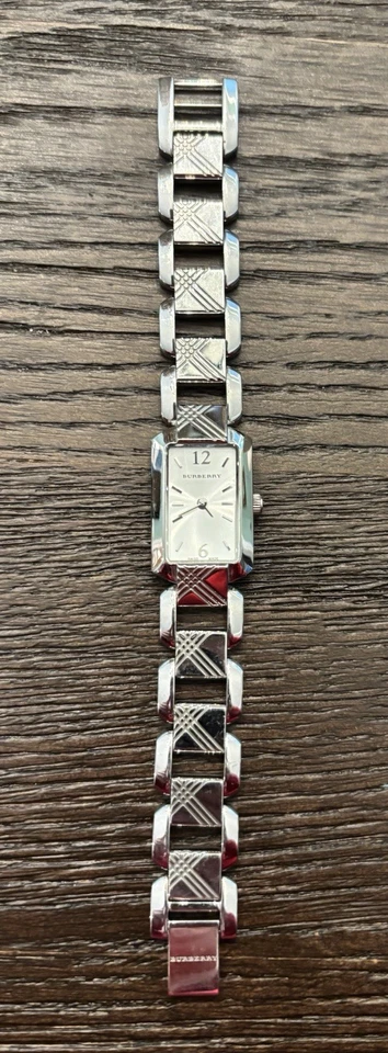 Relógio feminino Burberry BU4211 com caixa e papéis - Imagem 4 de 4