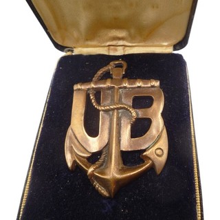 AUSTRIA / AUSTRIAN U BOAT SUBMARINE BADGE IN CASE